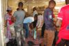 Die Verteilung von Hilfsgütern ist für die Flüchtlinge in Maiduguri lebenswichtig (csi)