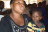 Pauline Okwonko mit ihrem einzigen Enkel  sie verlor ihren Mann und zwei Kinder (csi)