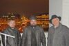 John Eibner mit zwei Vertretern der russisch-orthodoxen Kirche, im Hintergrund die Basilius-Kathedrale beim Roten Platz (csi)