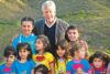Dr. John Eibner (Nahost-Verantwortlicher) brachte den Flüchtlingskindern aus Syrien Kleider und Lebensmittel (csi)