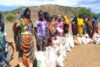Megkönnyebbültek és végtelenül hálásak: A Nuba-hegység lakói a kiosztott élelmiszerrel. | © CSI