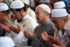 Hszincsiang: Ujgur muszlimok imádkoznak.