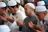 Hszincsiang: Ujgur muszlimok imádkoznak.