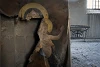 Megrongálódott ikon a Szent Megváltó székesegyházban (Susi, Hegyi-Karabah). (AP Photo)