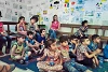 Kinder erfahren beim «Child friendly space» Abwechslung vom Kriegsalltag (csi)