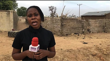 Amaka Okoye nigériai újságírónő a CSI megbízásából Chibokba utazott, hogy az elrabolt lányok hozzátartozóival beszéljen. | © CSI